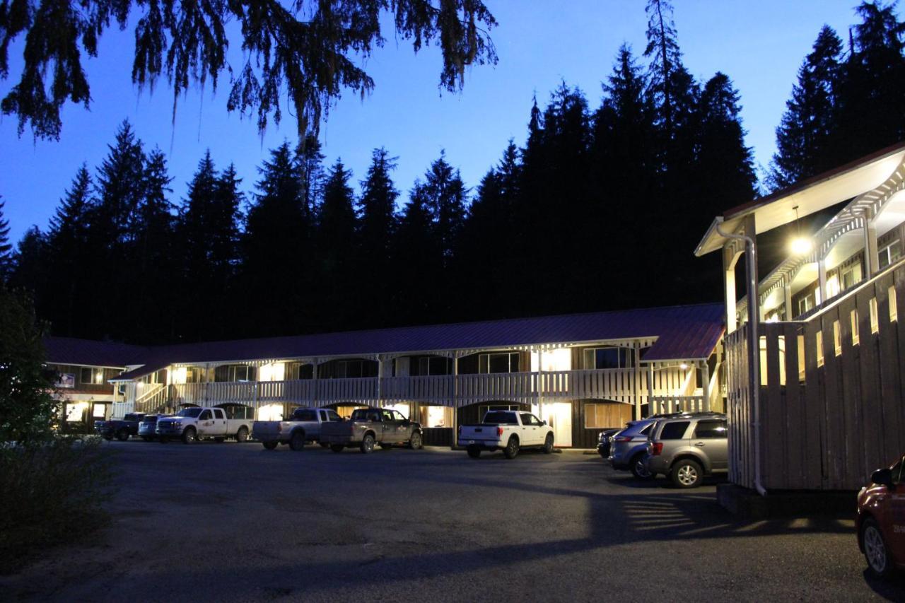 Pioneer Inn By The River Port Hardy Exterior photo