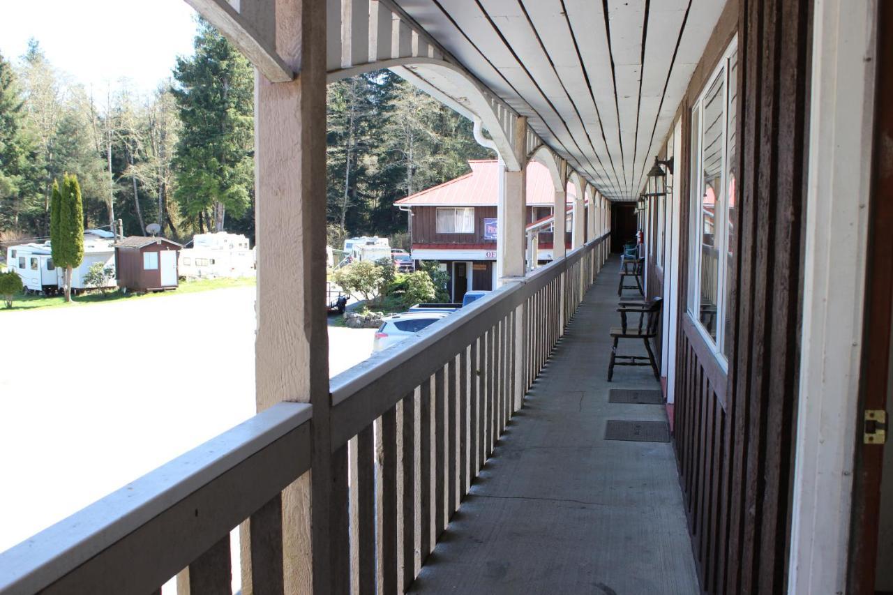 Pioneer Inn By The River Port Hardy Exterior photo
